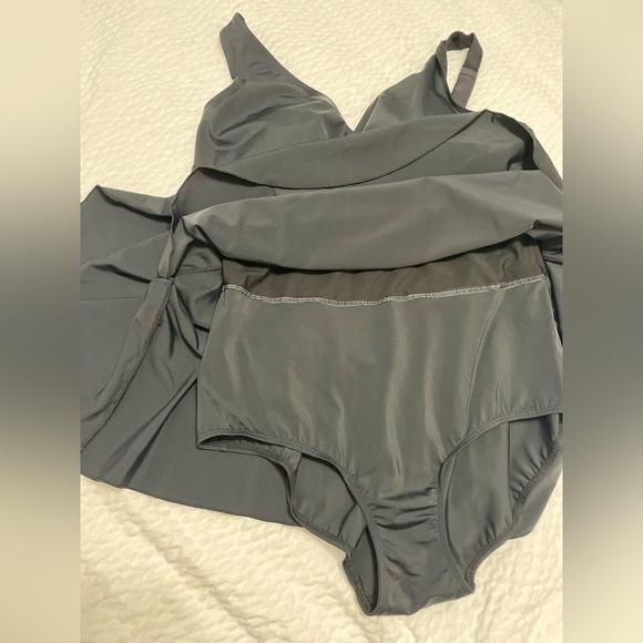 Women’s Black Swim Dress🩱 - Picture 3 of 11